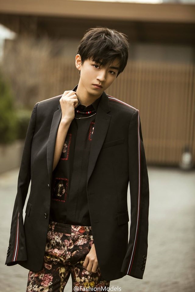 TFBoys Vương Tuấn Khải bước sang tuổi 18 trưởng thành, cực điển trai
