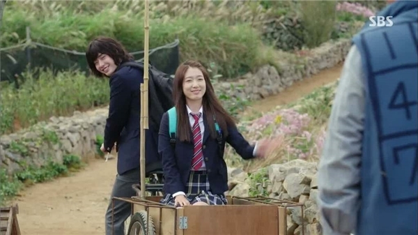 Lee Jong Suk và những khoảnh khắc trên phim 'xuất thần'