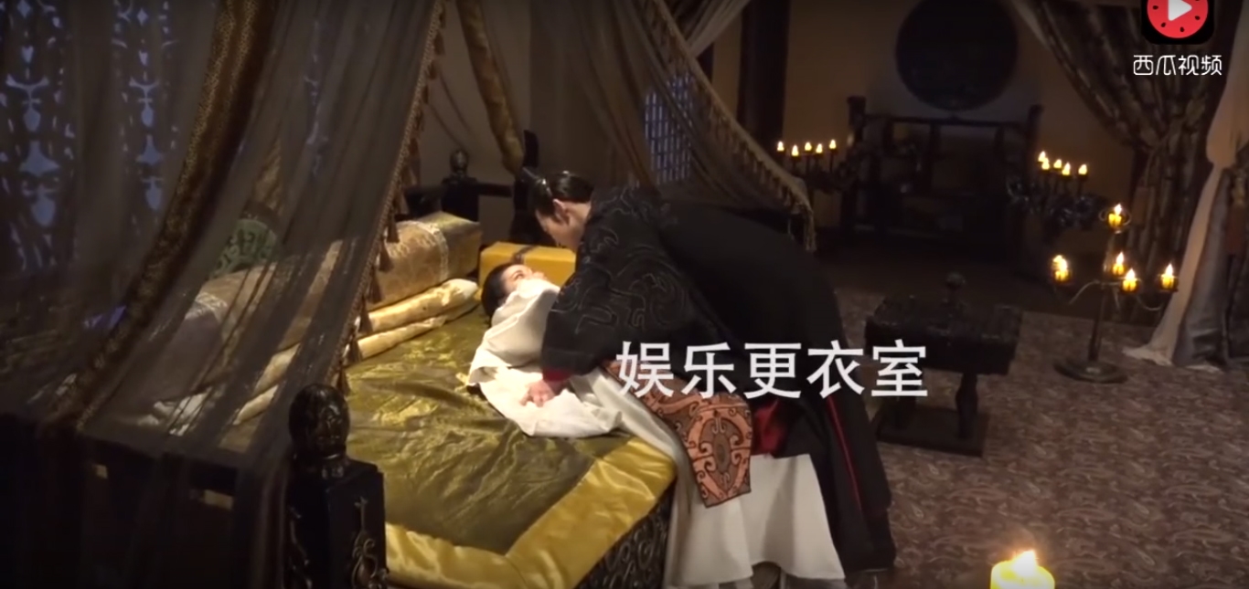Cảnh 'giường chiếu' hài hước của Lệ Cơ và Doanh Chính