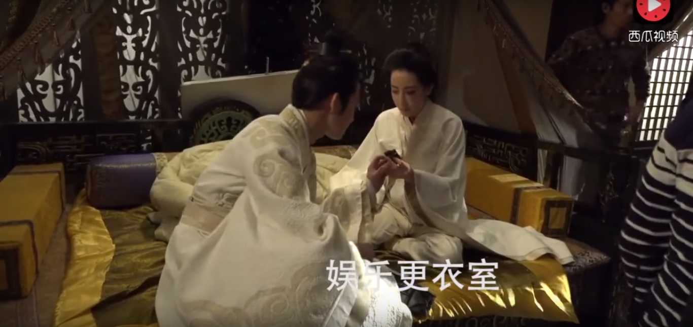 Cảnh 'giường chiếu' hài hước của Lệ Cơ và Doanh Chính