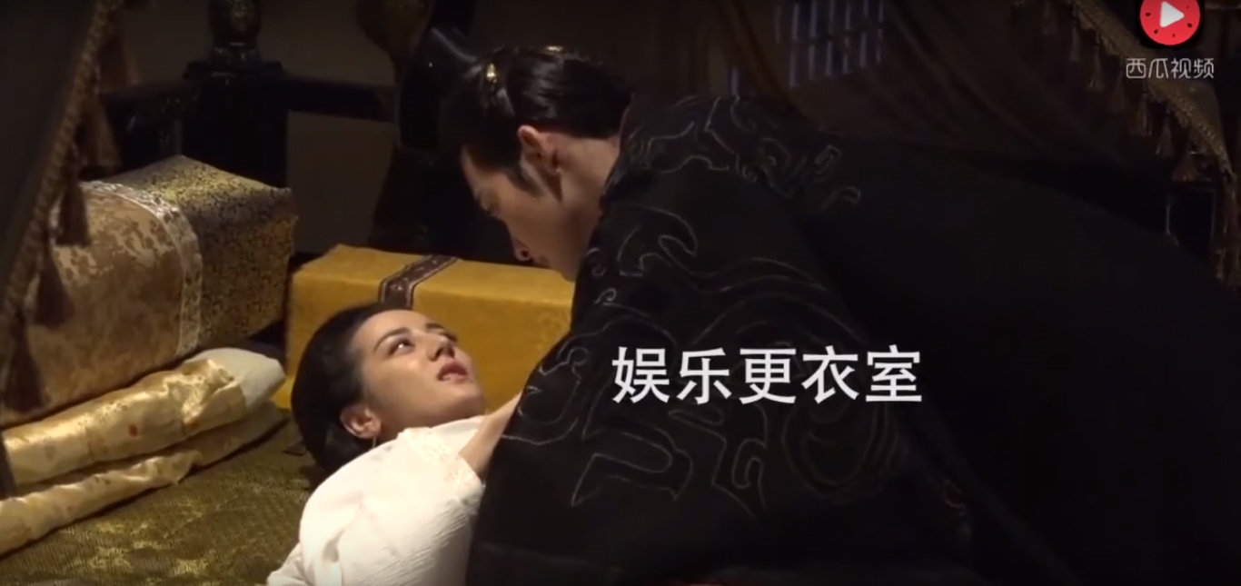 Cảnh 'giường chiếu' hài hước của Lệ Cơ và Doanh Chính
