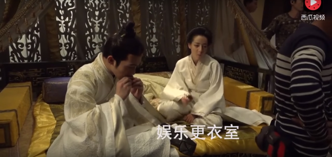 Cảnh 'giường chiếu' hài hước của Lệ Cơ và Doanh Chính