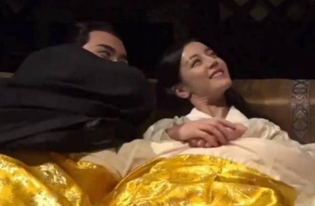 Cảnh 'giường chiếu' hài hước của Lệ Cơ và Doanh Chính