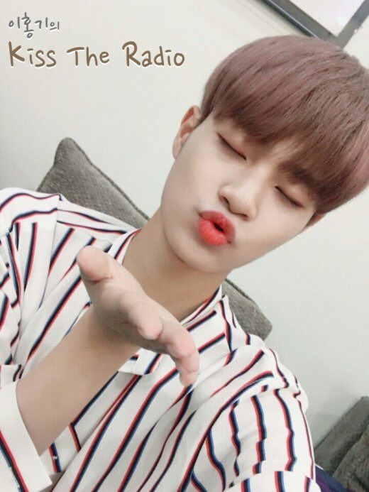 Những bộ phận cơ thể của Wanna One mà fan muốn bảo tồn như báu vật