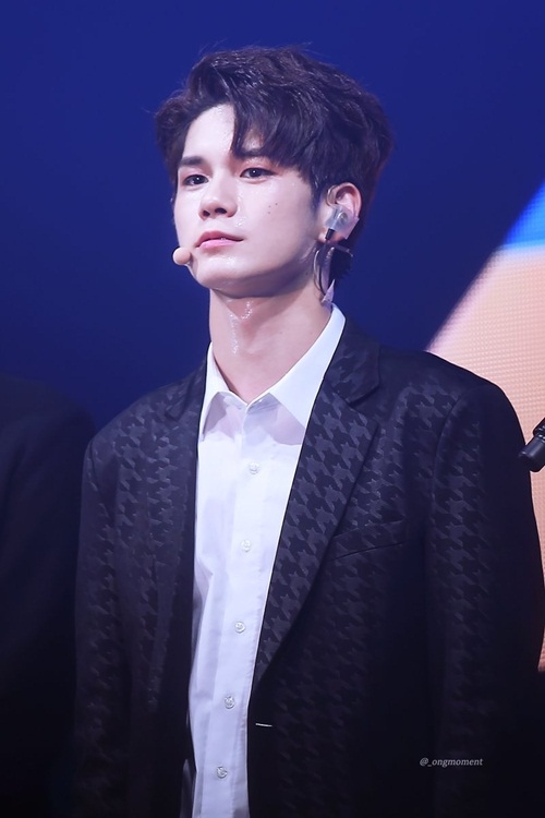 Những bộ phận cơ thể của Wanna One mà fan muốn bảo tồn như báu vật