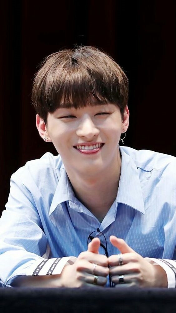 Những bộ phận cơ thể của Wanna One mà fan muốn bảo tồn như báu vật