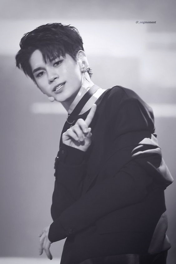 Những bộ phận cơ thể của Wanna One mà fan muốn bảo tồn như báu vật