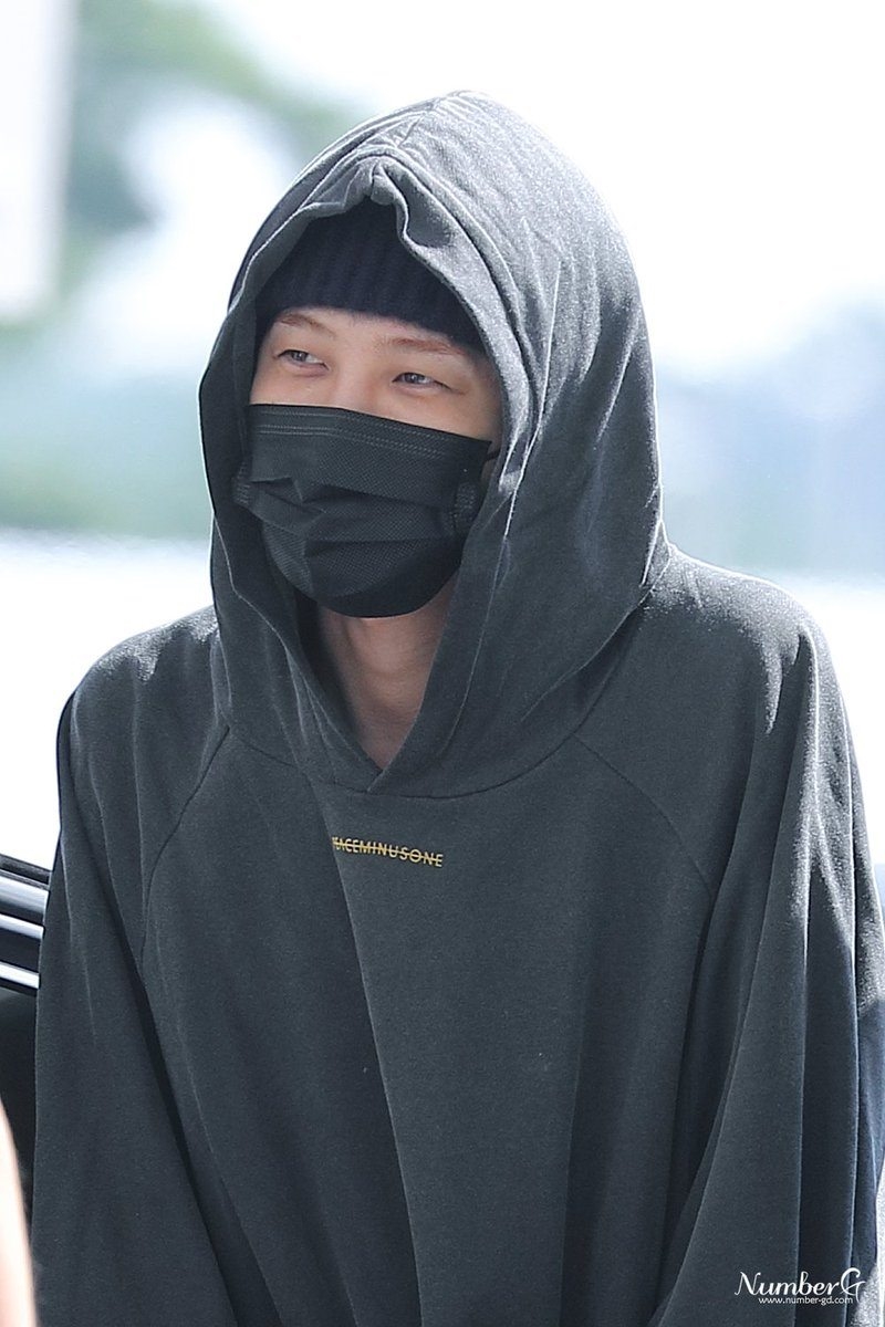 G-Dragon ra mắt màu tóc mới khiến fan 'bấn loạn'