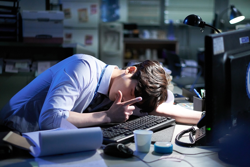 Ngắm loạt hình Lee Jong Suk trong 'While You Were Sleeping'