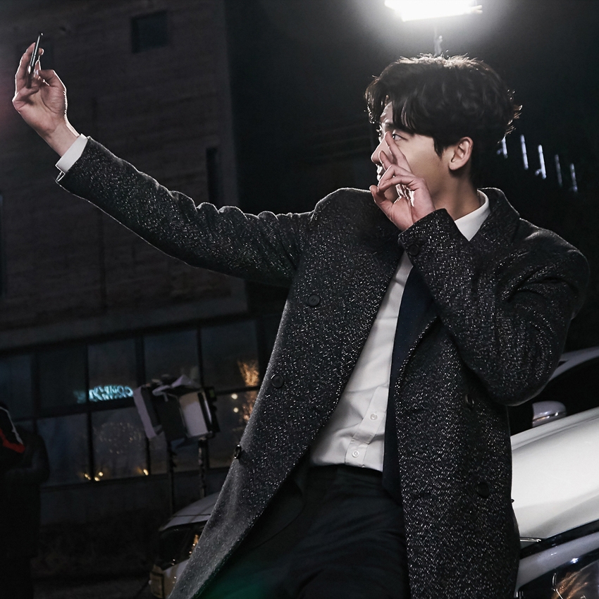 Ngắm loạt hình Lee Jong Suk trong 'While You Were Sleeping'