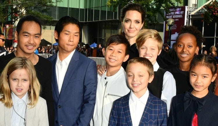Fan vui ừng khi Angelina Jolie tăng cân trở lại và ăn mặc đẳng cấp