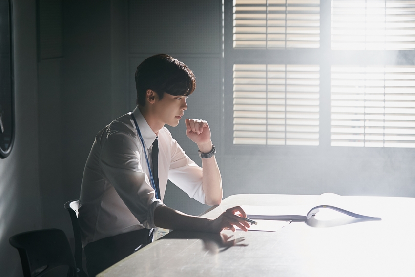 Ngắm loạt hình Lee Jong Suk trong 'While You Were Sleeping'