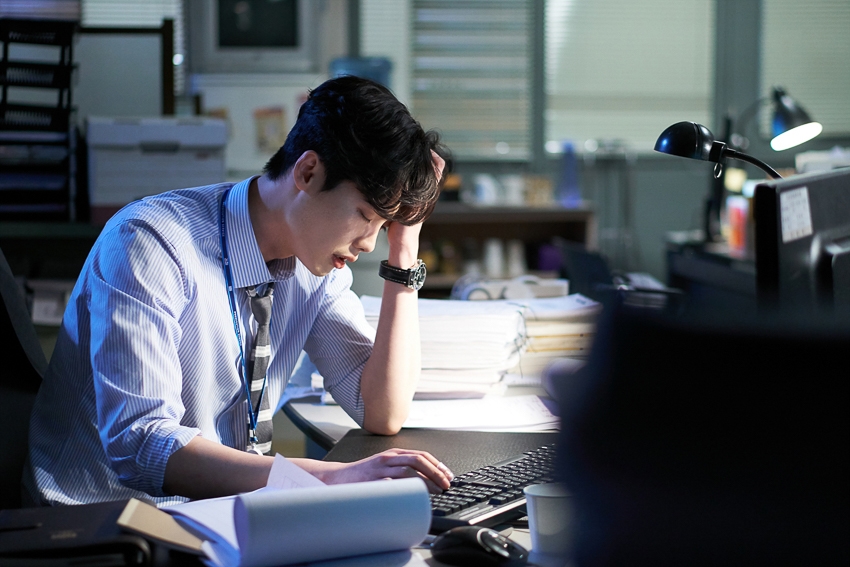 Ngắm loạt hình Lee Jong Suk trong 'While You Were Sleeping'