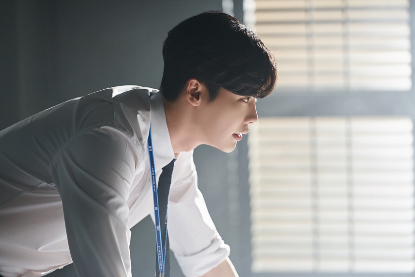 Ngắm loạt hình Lee Jong Suk trong 'While You Were Sleeping'