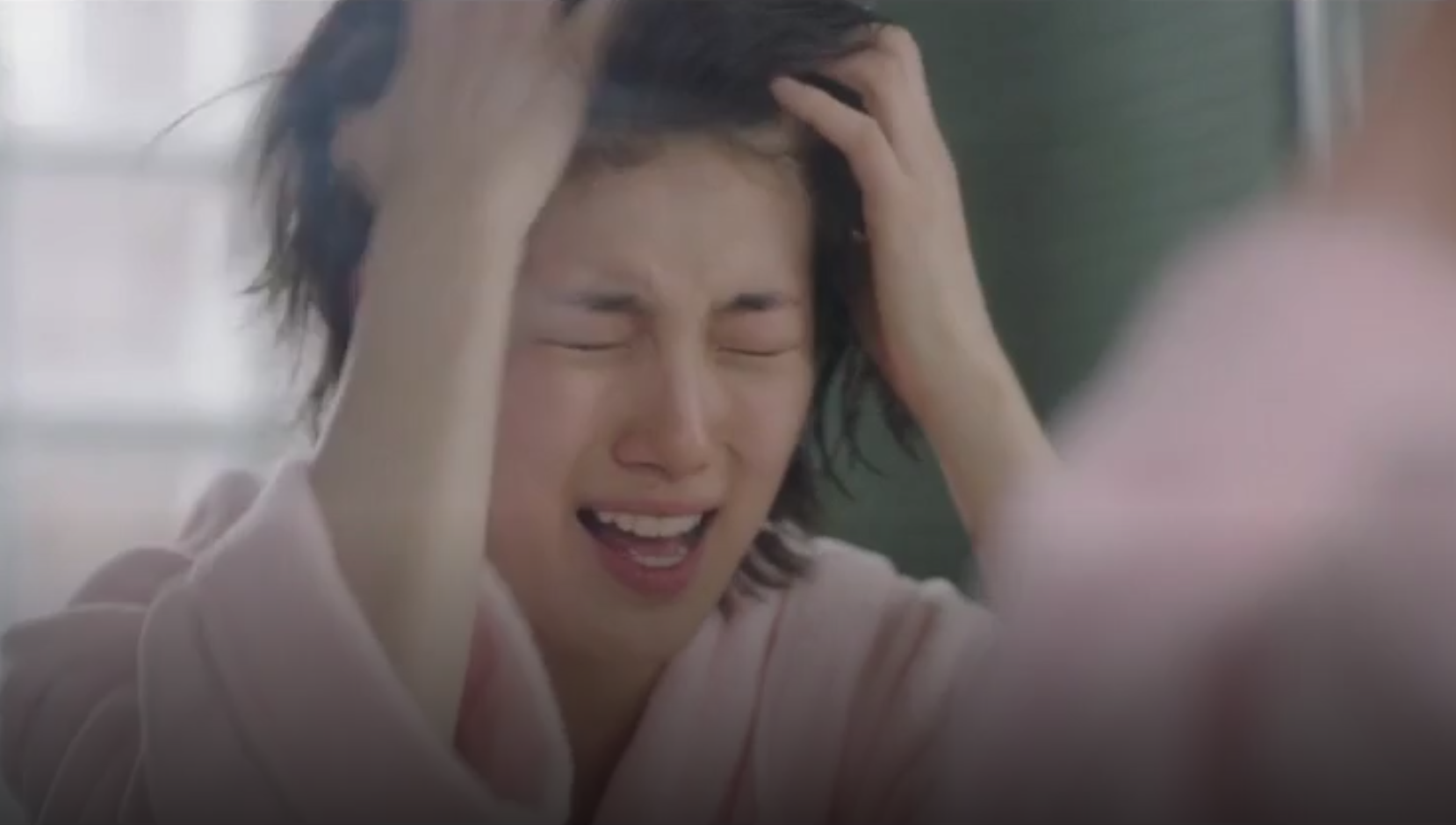 Suzy quẩy nhạc Big Bang nhiệt tình trong While You Were Sleeping