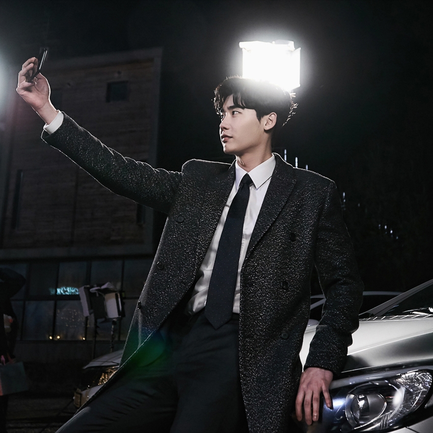 Ngắm loạt hình Lee Jong Suk trong 'While You Were Sleeping'