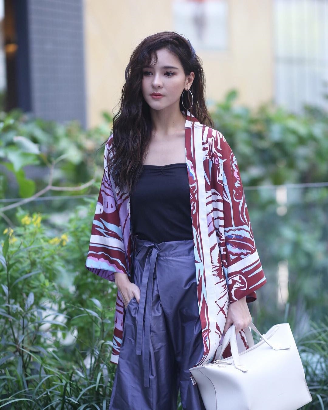 Aom Sushar tiết lộ đang tìm hiểu người ngoài ngành