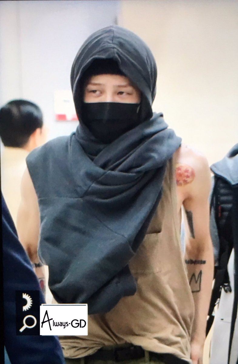 G-Dragon ra mắt màu tóc mới khiến fan 'bấn loạn'