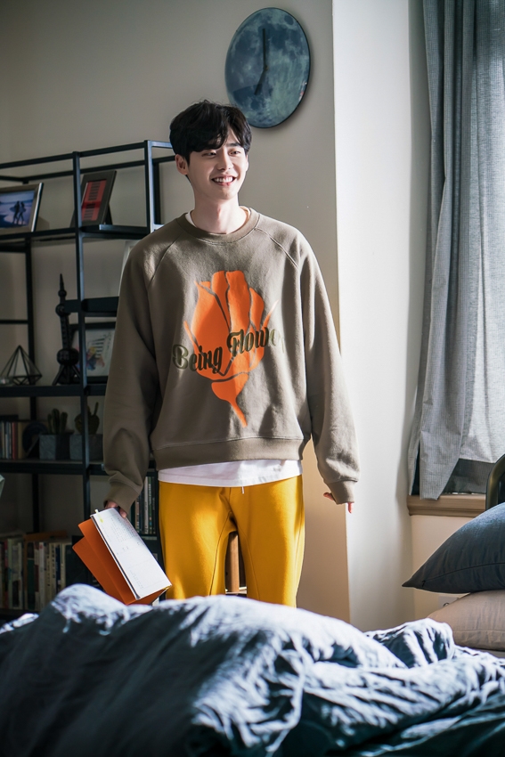 Ngắm loạt hình Lee Jong Suk trong 'While You Were Sleeping'
