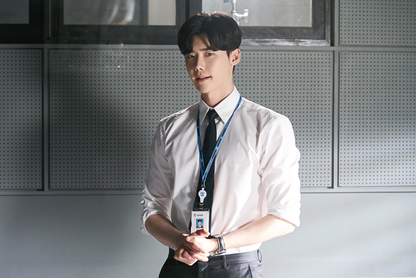 Ngắm loạt hình Lee Jong Suk trong 'While You Were Sleeping'