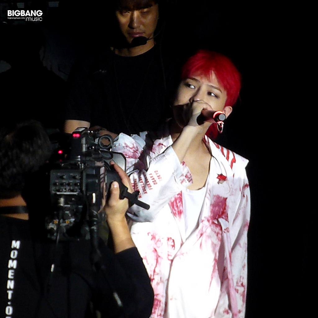 G-Dragon ra mắt màu tóc mới khiến fan 'bấn loạn'