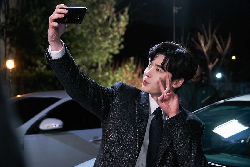 Ngắm loạt hình Lee Jong Suk trong 'While You Were Sleeping'