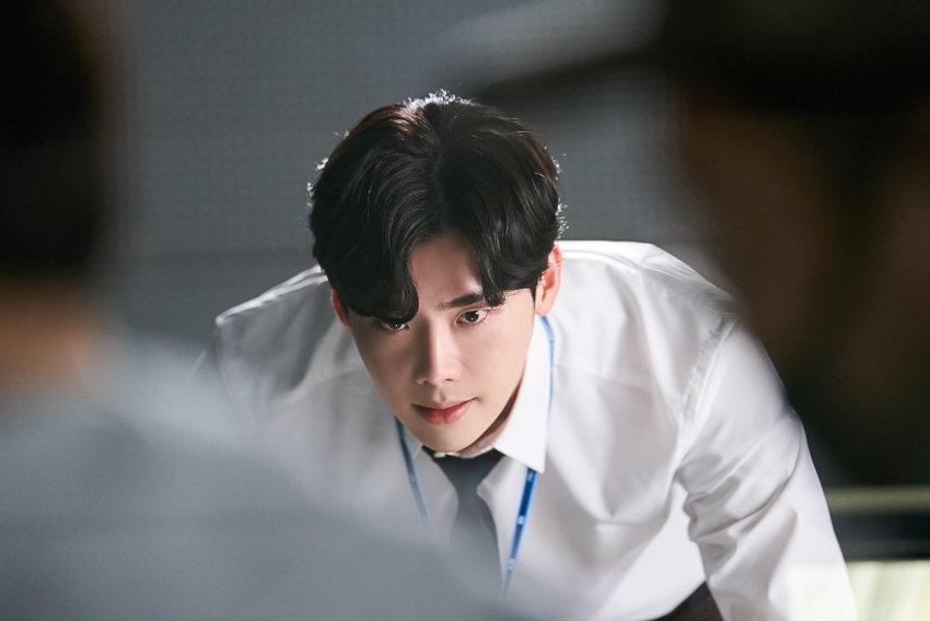 Ngắm loạt hình Lee Jong Suk trong 'While You Were Sleeping'