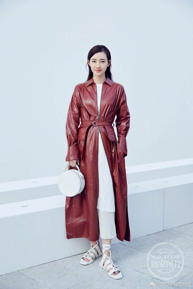 Vương Lệ Khôn xuất hiện mới lạ và hấp dẫn.