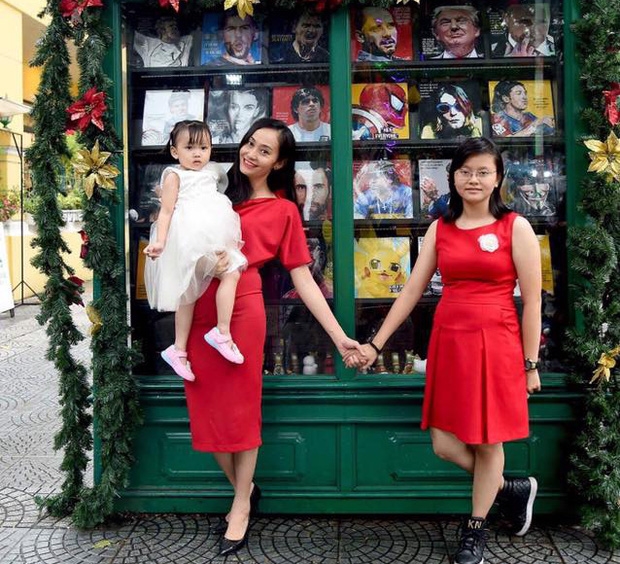 Hạnh Thúy hạnh phúc bên Thuý Anh và con gái thứ 2.