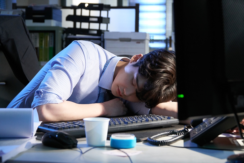 Ngắm loạt hình Lee Jong Suk trong 'While You Were Sleeping'