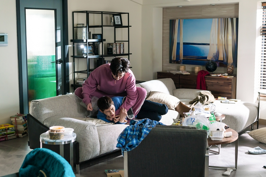 Ngắm loạt hình Lee Jong Suk trong 'While You Were Sleeping'