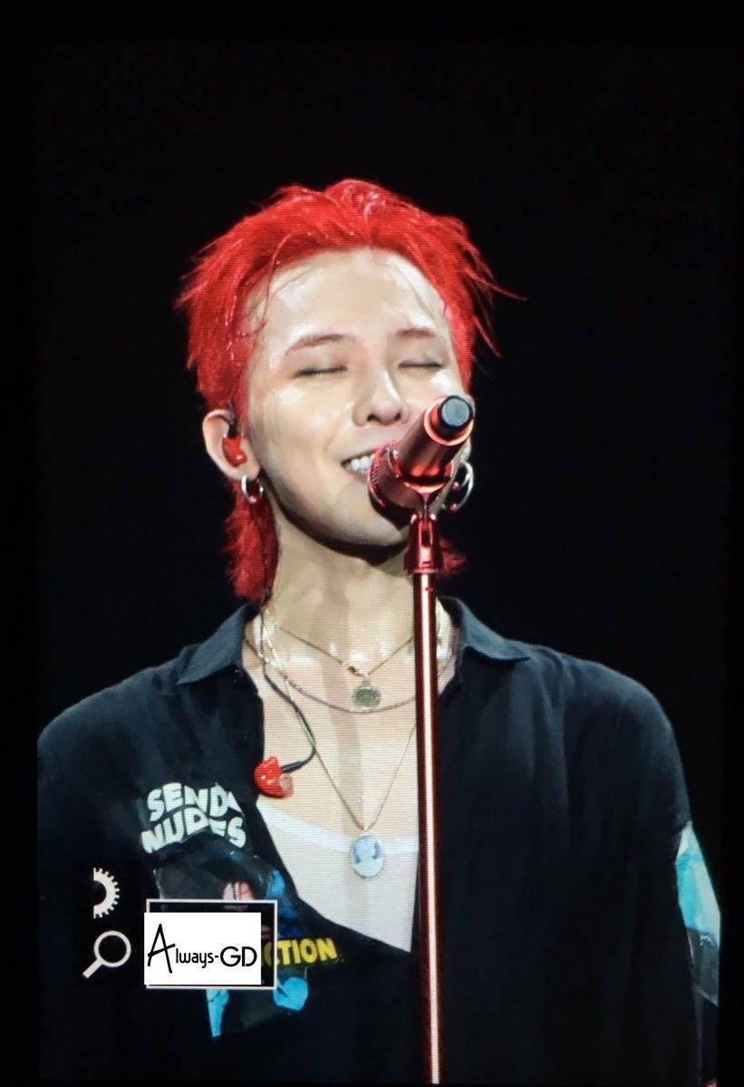 G-Dragon ra mắt màu tóc mới khiến fan 'bấn loạn'