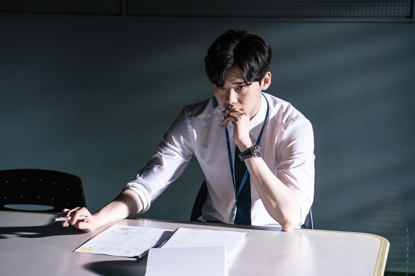 Ngắm loạt hình Lee Jong Suk trong 'While You Were Sleeping'