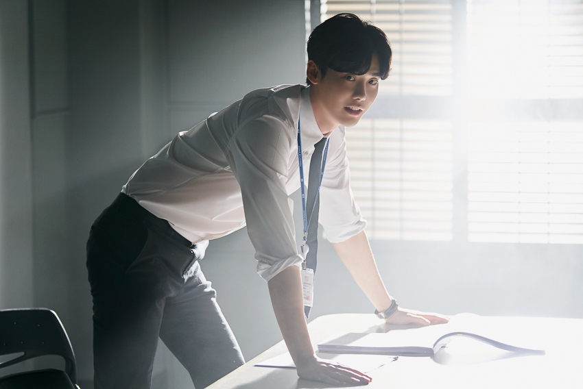 Ngắm loạt hình Lee Jong Suk trong 'While You Were Sleeping'