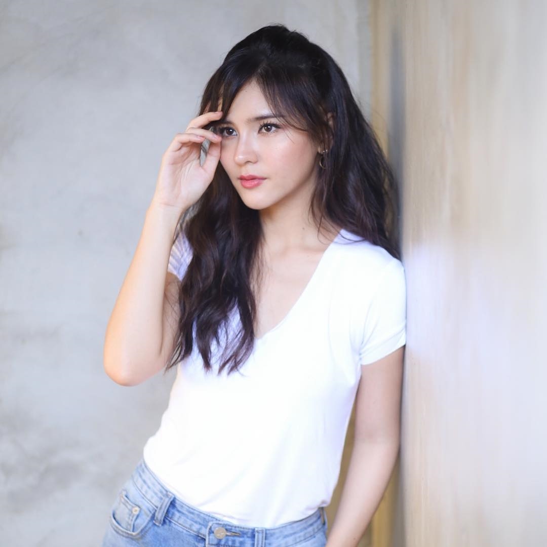 Aom Sushar tiết lộ đang tìm hiểu người ngoài ngành