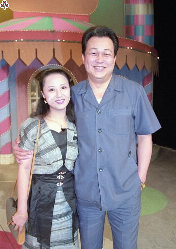 Nam diễn viên Kim Siêu Quần và vợ của mình.