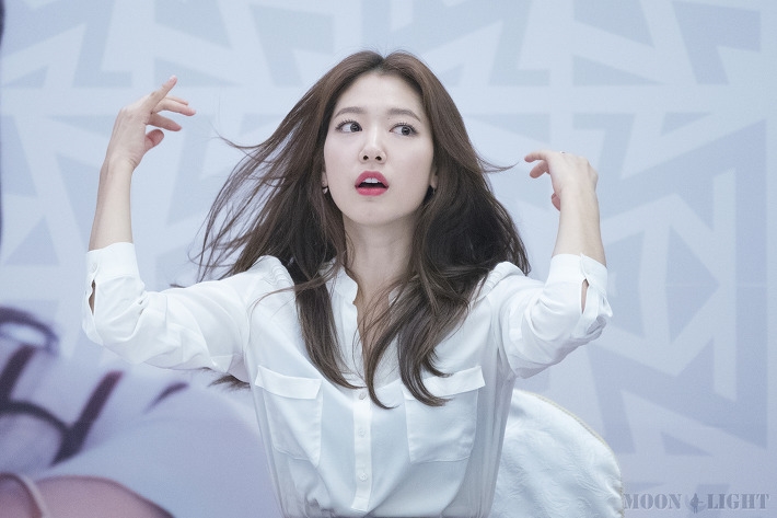 Đi fansign là cách tuyệt nhất để ngắm nhan sắc mỹ nhân Hàn