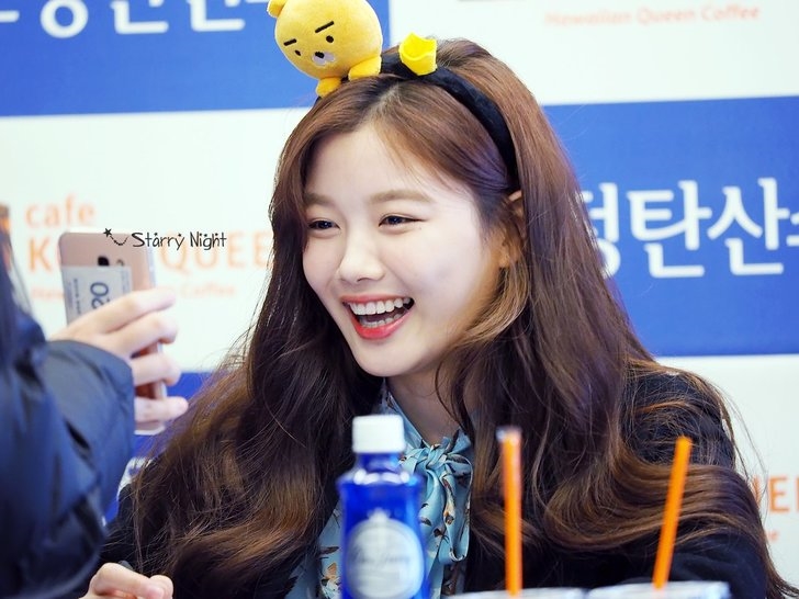 Đi fansign là cách tuyệt nhất để ngắm nhan sắc mỹ nhân Hàn