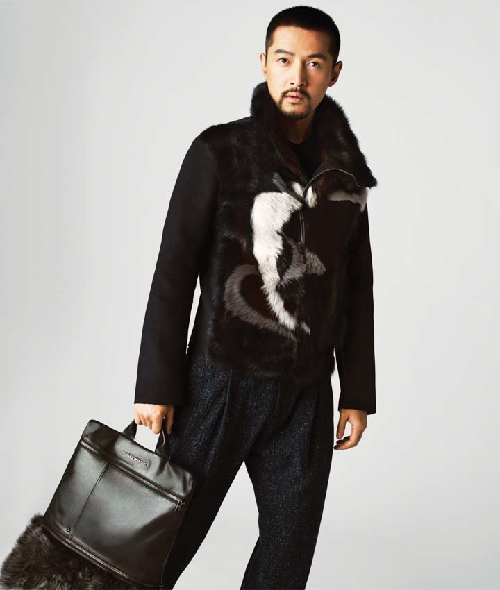 Hồ Ca không thể chất hơn với dòng sản phẩm mang thương hiệu Emporio Armani.