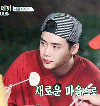 Những khoảnh khắc đáng yêu của Lee Jong Suk khi đi show thực tế