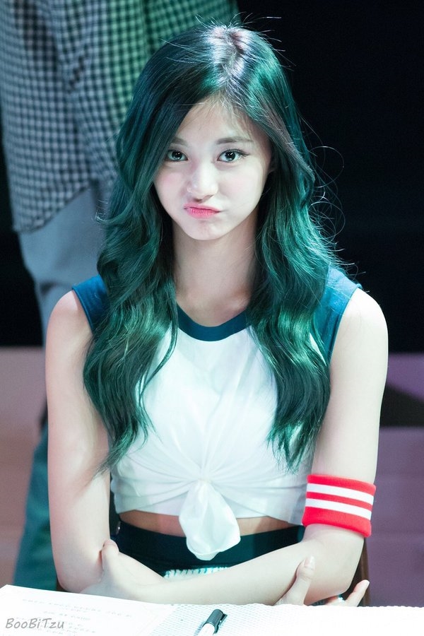 Đi fansign là cách tuyệt nhất để ngắm nhan sắc mỹ nhân Hàn