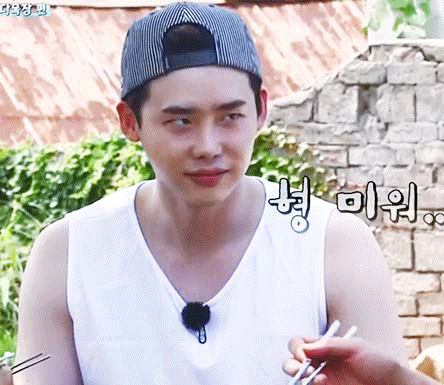 Những khoảnh khắc đáng yêu của Lee Jong Suk khi đi show thực tế