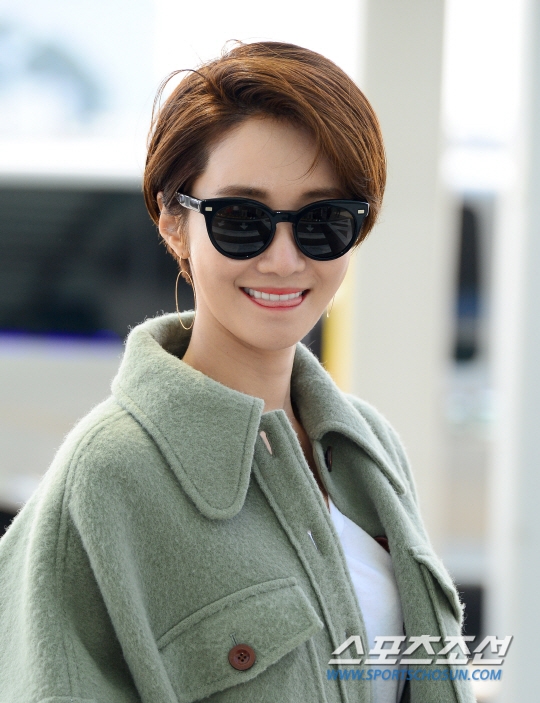 Go Jun Hee tỏa sáng tại sân bay lên đường đi dự tuần lễ thời trang