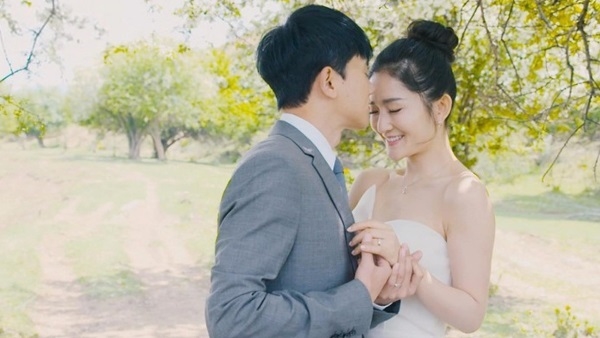 Kỷ niệm ngày kết hôn, Trương Kiệt thông báo tin Tạ Na đã mang thai