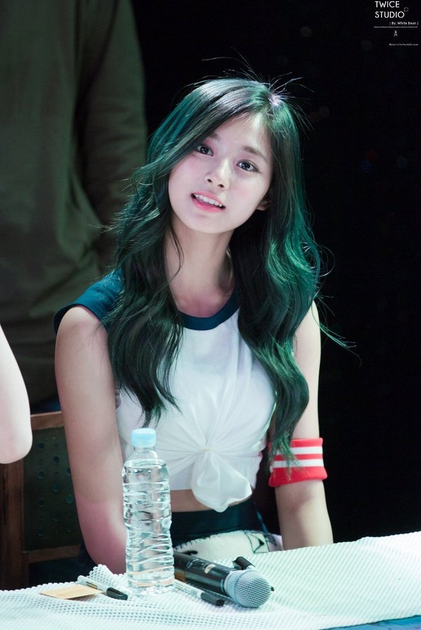 Đi fansign là cách tuyệt nhất để ngắm nhan sắc mỹ nhân Hàn