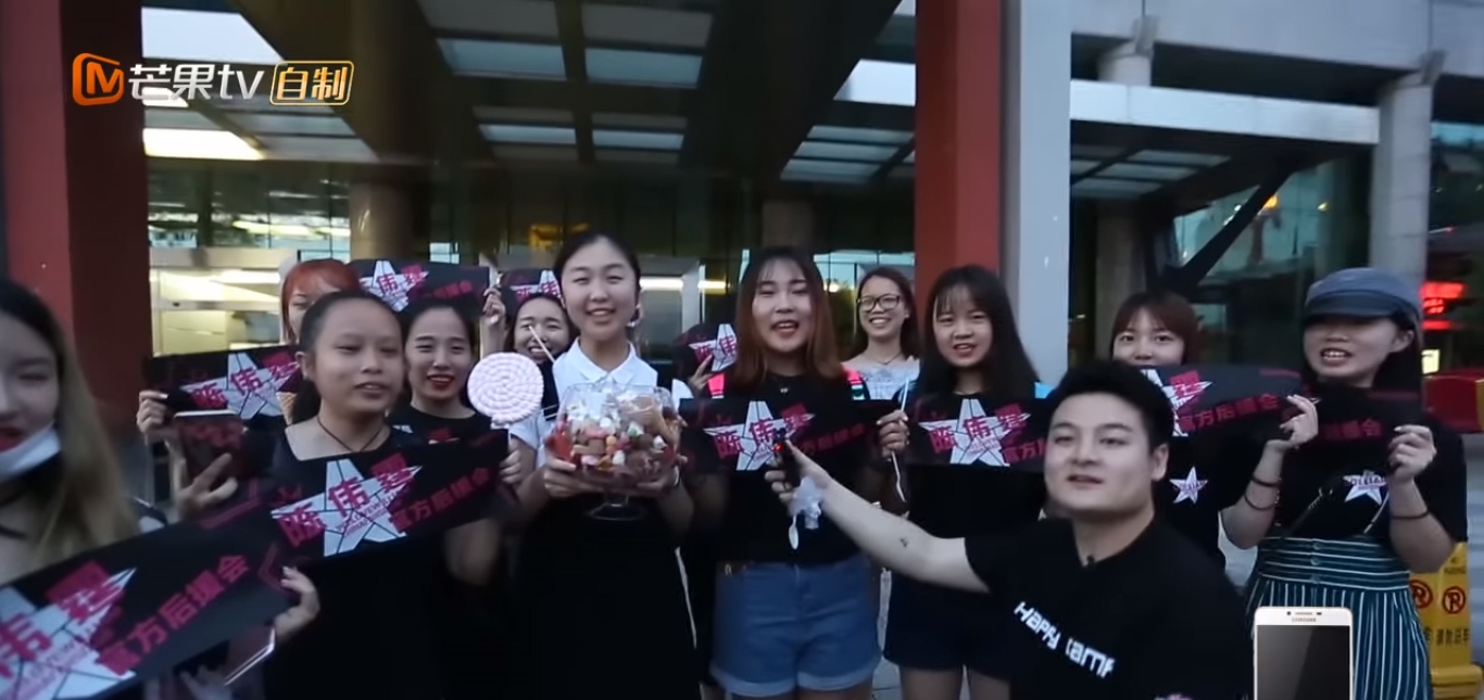 Muôn kiểu ủng hộ thần tượng đẹp đến ấm lòng của người hâm mộ xứ Trung