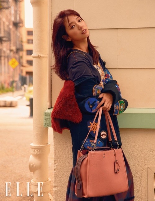 Park Shin Hye hóa nữ thần mùa thu dịu dàng, e ấp trên tạp chí mới