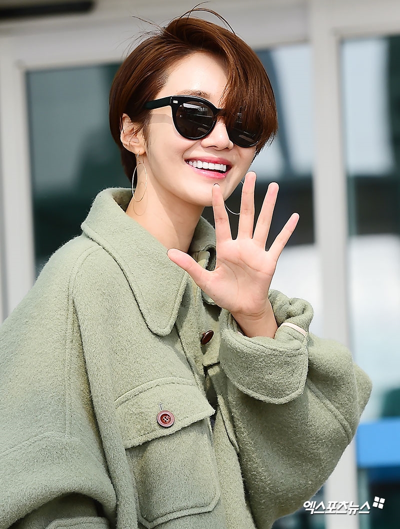 Go Jun Hee tỏa sáng tại sân bay lên đường đi dự tuần lễ thời trang