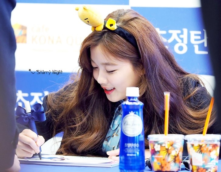 Đi fansign là cách tuyệt nhất để ngắm nhan sắc mỹ nhân Hàn