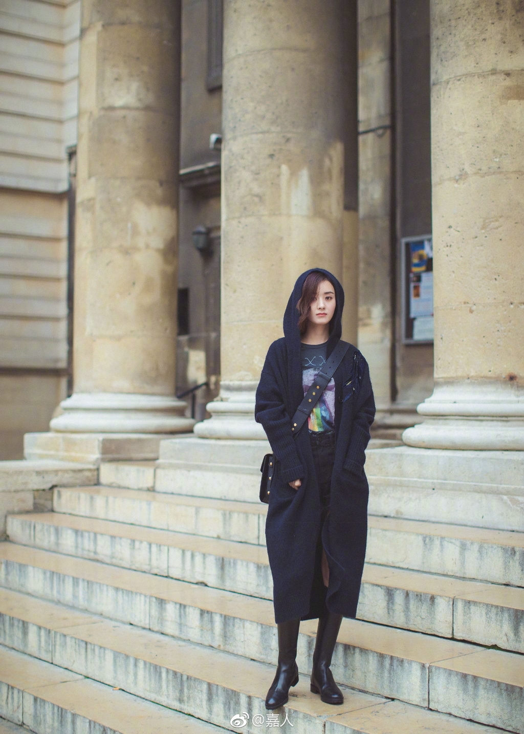 Triệu Lệ Dĩnh cực xinh đẹp trên đường phố Paris hoa lệ